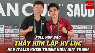 HLV Kim Sang Sik ca ngợi cầu thủ, HLV Saudi Arabia cúi gằm mặt vì thua