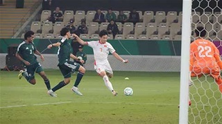 VIDEO Đình Bắc dứt điểm góc hẹp cháy lưới (Trực tiếp: U23 Saudi Arabia 0-1 U23 Việt Nam)