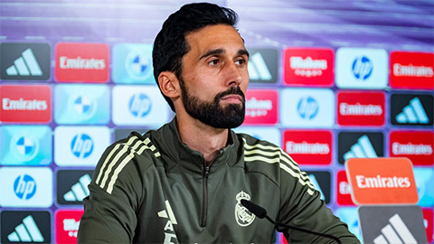 Arbeloa ra mắt Real Madrid: Phong cách De la Fuente và cú “đá đểu” Zidane
