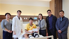 Lãnh đạo VFF thăm tuyển thủ futsal U19 quốc gia Đoàn Tuấn Phong