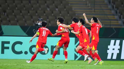 U23 Việt Nam ăn mừng cuồng nhiệt vé vào bán kết, Trung Kiên vẫn buồn vì thủng 2 bàn