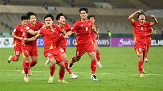Lý Đức lấy biển quảng cáo làm trống, U23 Việt Nam ăn mừng tưng bừng sau khi hạ U23 UAE
