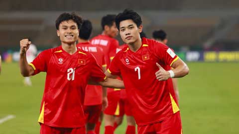 Vỡ òa với pha đánh đầu ngược thành bàn của Đình Bắc (Trực tiếp: U23 Việt Nam 2-1 U23 UAE)