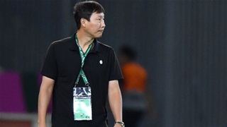 HLV Kim Sang Sik buồn, xin lỗi NHM vì thua U23 Trung Quốc