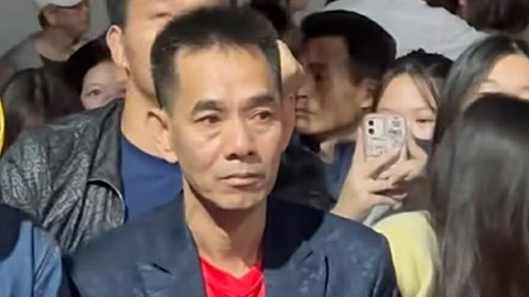 Bố Hiểu Minh ‘ngấn lệ’, mong con trai bình an trở về