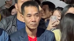 Bố Hiểu Minh ‘ngấn lệ’, mong con trai bình an trở về