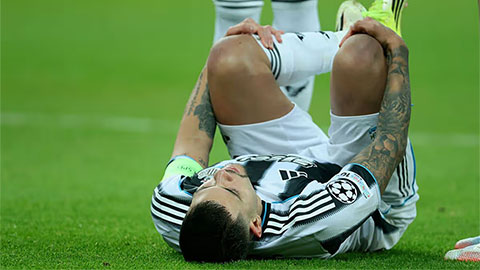 Newcastle thiệt quân sau màn vùi dập PSV