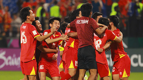 Trực tiếp U23 Việt Nam về nước: HLV Kim Sang Sik, cầu thủ chào người hâm mộ