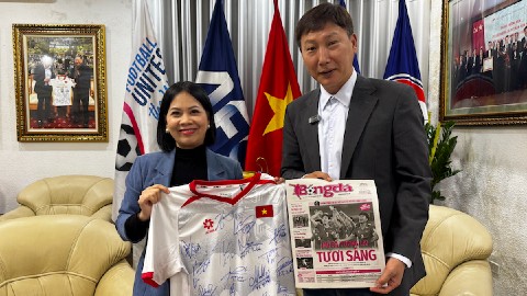 Toàn cảnh HLV Kim Sang Sik giao lưu trực tuyến với Bongdaplus