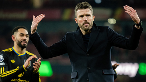 Carrick vung đũa thần trong 2 tuần, tại sao MU lụn bại 13 năm?!