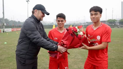 HLV Popov và dàn sao Thể công Viettel chào đón Khuất Văn Khang và Nguyễn Công Phương