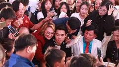 CĐV Đông Nam Á phản ứng bất ngờ khi nhà Đình Bắc mời cỗ 2.000 người