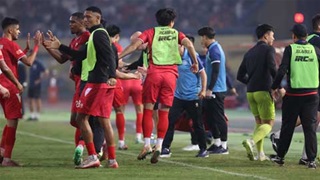 Đình Bắc vỡ oà cảm xúc sau cú đá phạt đền thành công của Alan