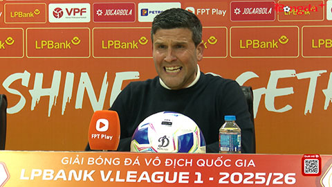 VIDEO HLV Ninh Bình đập bàn rầm rầm, bực tức vì bị thua đội bóng của Đình Bắc