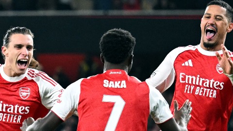 Khát quá phải không Arsenal?
