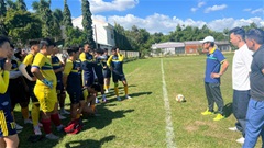 Mùa xuân, Châu Ngọc Quang lan tỏa giá trị cộng đồng từ bóng đá