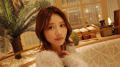 Nữ diễn viên phim người lớn khiến nam thần bóng chuyền suýt mất nghiệp đắt show