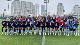 ĐT nữ Việt Nam hội quân ngay mùng 2 Tết, thầy và trò nhận lì xì của Chủ tịch VFF