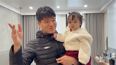 Thủ môn Phí Minh Long: 'Tôi từ bỏ game vì gia đình mới là quan trọng nhất' 