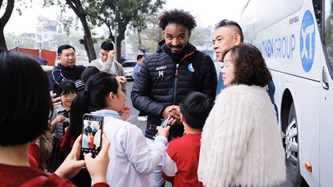 Xuân Son được quan tâm lớn trong ngày Nam Định trở lại tập luyện