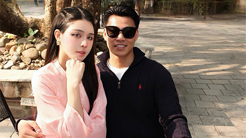 Văn Thanh tình tứ bên bạn gái hơn 3 tuổi