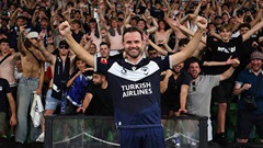 Cựu sao MU lập siêu phẩm từ gần giữa sân ở giải Australia