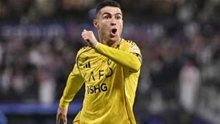 Chiêm ngưỡng cú đúp của Ronaldo đưa Al Nassr trở lại ngôi đầu bảng Saudi Pro League