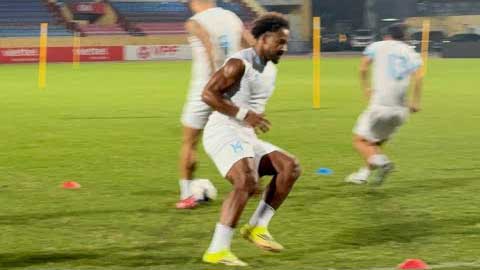 Xuân Son khoe dáng chuẩn sau Tết, quyết tâm cùng Nam Định gieo sầu cho Thể Công Viettel