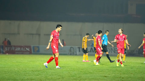 Xem mãi không chán siêu phẩm từ giữa sân của Đoàn Văn Hậu vào lưới Thanh Hóa