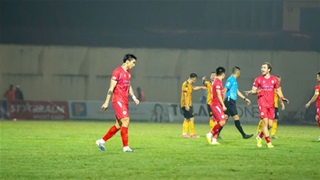 Xem mãi không chán siêu phẩm từ giữa sân của Đoàn Văn Hậu vào lưới Thanh Hóa