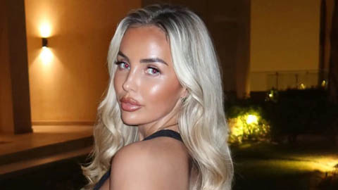 Bạn gái Cole Palmer diện trang phục táo bạo khoe trọn vòng 1 bốc lửa