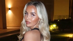 Bạn gái Cole Palmer diện trang phục táo bạo khoe trọn vòng 1 bốc lửa