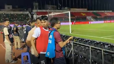 Đức Huy, Huy Toàn nhờ phóng viên check VAR penalty ở derby TP.HCM