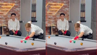 Đình Bắc ngồi ngay ngắn nhìn Việt Anh một cơ dọn bàn bi-a