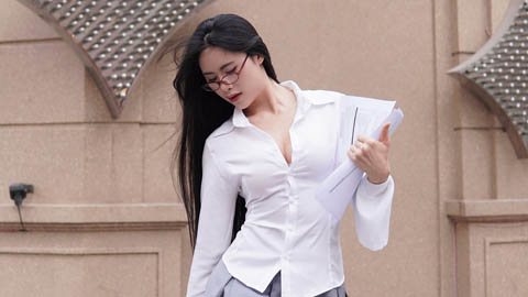 Nữ gymer Hà Nội gây chú ý khi dễ dàng hạ đối thủ ở sới vật