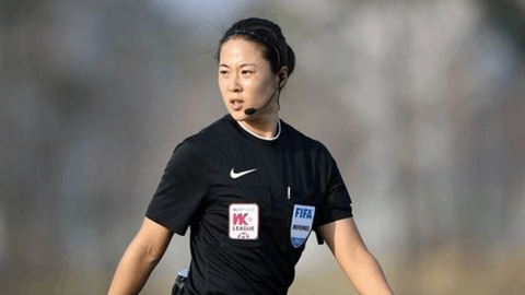 Chân dung nữ trọng tài cầm còi trong trận ra quân của ĐT nữ Việt Nam