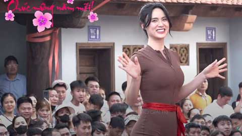 Nữ đô vật tố 'bị quấy rối', khuyên mặc quần ren lên sàn