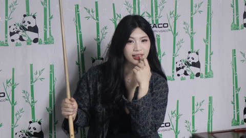 'Vua vật Daklak' xin thua 'hot girl sới vật' Anh Thơ