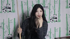 'Vua vật Daklak' xin thua 'hot girl sới vật' Anh Thơ