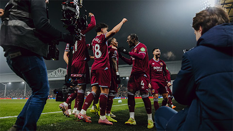 Summerville giải cứu West Ham, cuộc đua trụ hạng nóng rực