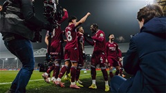 Summerville giải cứu West Ham, cuộc đua trụ hạng nóng rực