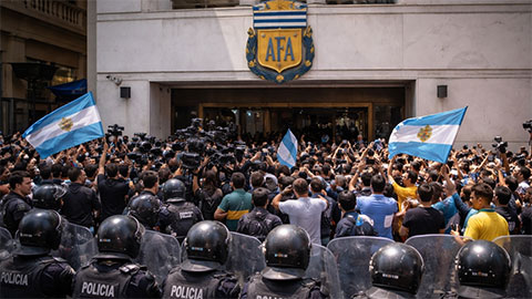 Bóng đá Argentina lâm vào khủng hoảng chưa từng có