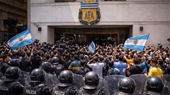 Bóng đá Argentina lâm vào khủng hoảng chưa từng có