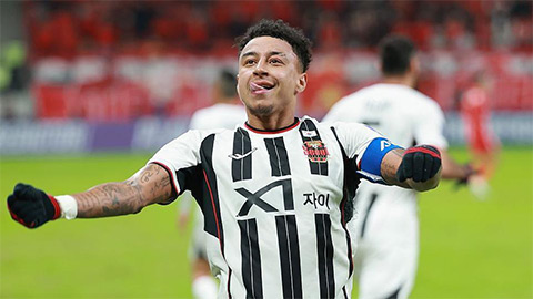 Sốc với mức lương bèo bọt mà Lingard nhận tại Corinthians