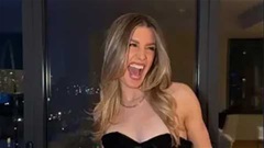 Eugenie Bouchard 'quẩy' tưng bừng trong tiệc sinh nhật 32 tuổi