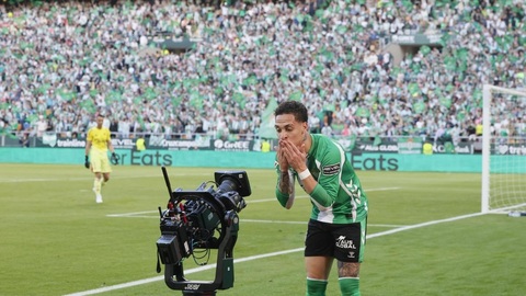 Antony xin lỗi CĐV, tiết lộ thi đấu khi đang bị sốt 