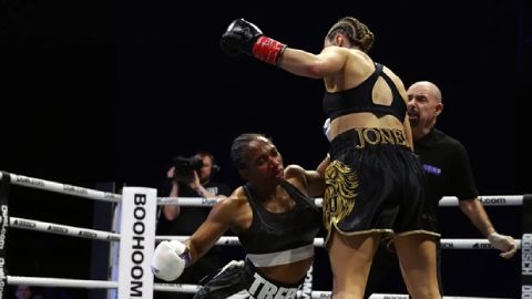 Nhà vô địch Olympic 2 lần người Anh hạ gục đối thủ một cách tàn bạo