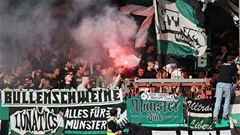 Fan rút dây VAR khi trọng tài chuẩn bị thổi phạt đền ở Đức