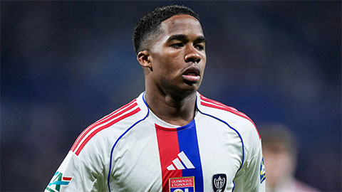 Endrick vô duyên, Lyon thoát thua trước Paris FC nhờ quả phạt đền phút bù giờ