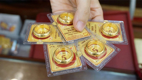 Giá vàng hôm nay 12/3/2026: Trong nước tăng nhẹ, thế giới bắt đầu giảm